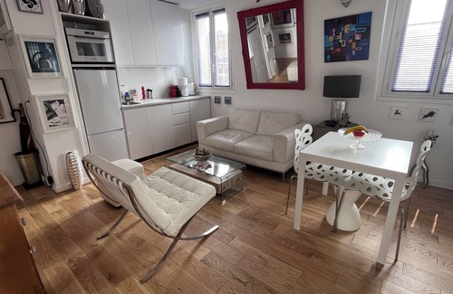 Arsenal Apartment | Cosy studio ST PAUL Le Marais