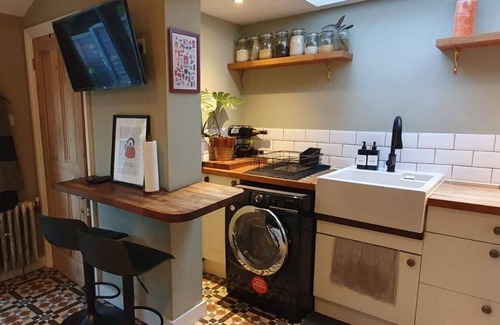 Newham Apartment | Cosy & Stylish Stay in Vibrant East Ham