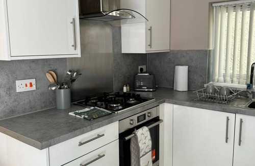 Oldbury House | Cosy Three-bed house close to the city centre, with good transport links.