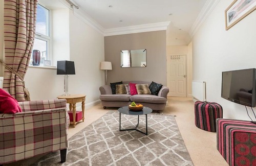 Cinderford House | Cosy Treat af Forest Chapel Holidays Ltd
