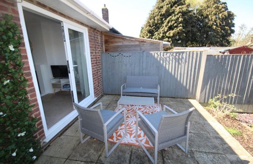 Brentwood House | Cosy Two Bedroom Bungalow in Hutton Brentwood with Free Parking & Garden