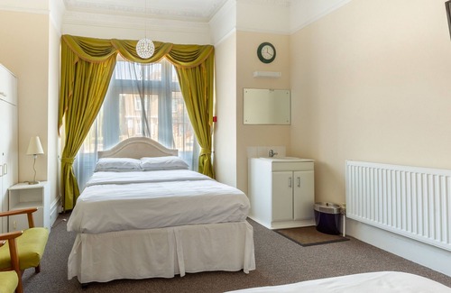 Fairfield House | Cosy Victorian Building, close to city centre and amazing public transport links