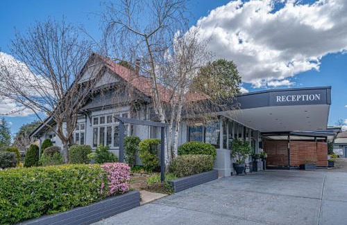Armidale Hotel | Cotswold Gardens