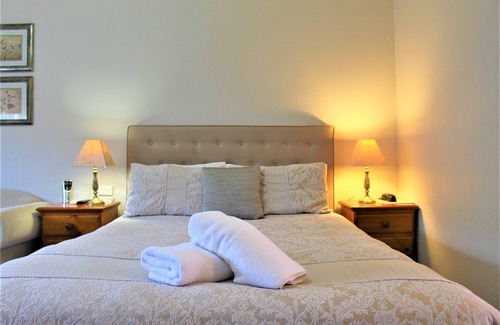 Armidale Hotel | Cotswold Gardens