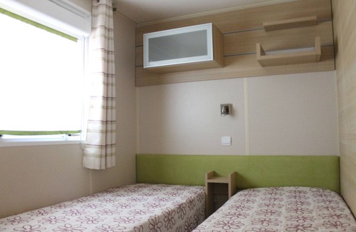 Saint-Privat-de-Champclos Cottage | Cottage comfort in a residential area ***** P06