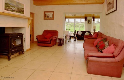 Inishnee Cottage | Cottage 216 - Roundstone - sleeps 8 guests in 3 bedrooms