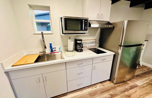 Tavares Cottage | Cottage 36: Sunshine Suite - Waterfront Lodging in Downtown Tavares, FL