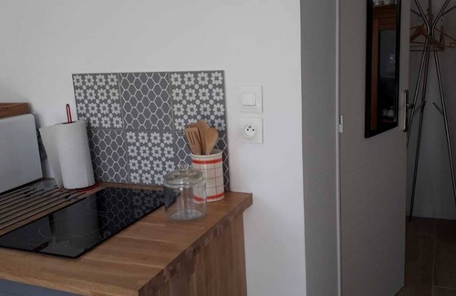 Ploneour-Lanvern Cottage | Cottage 7 mins from the sea