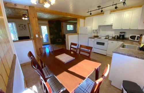 Northern Bruce Peninsula Cottage | Cottage at Bruce Peninsula National Park and Lake Huron to live with the nature