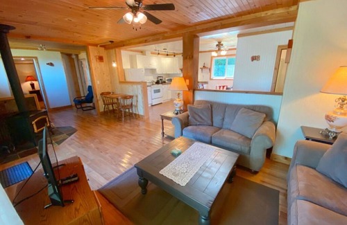 Northern Bruce Peninsula Cottage | Cottage at Bruce Peninsula National Park and Lake Huron to live with the nature