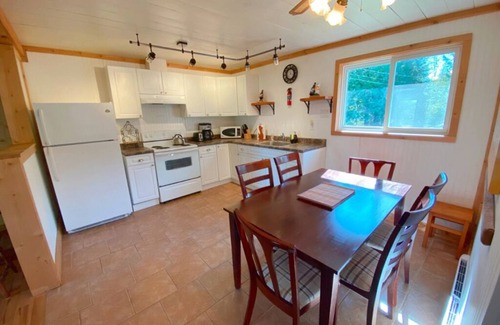 Northern Bruce Peninsula Cottage | Cottage at Bruce Peninsula National Park and Lake Huron to live with the nature