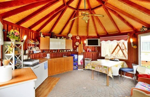 Malechowo House | Cottage by Ostrowieckie Lake with Private Beach