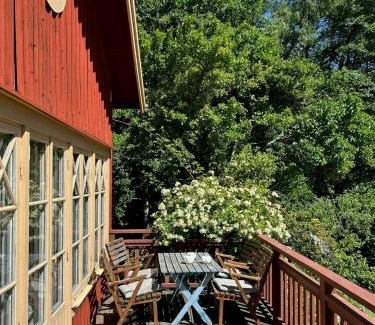 Hjaelteby House | Cottage By The Water In Sundsby Nature Reserve