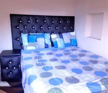 Greater Johannesburg Metropolitan Area House | Cottage, close to UJ, Milpark, Wits