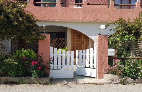 Macinaggio Apartment | Cottage ground floor of a village house 1 bedroom, 2 terraces, quiet and flowery