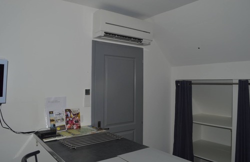 La Chapelle-sur-Loire Apartment | Cottage in the heart of the Bourgueil vineyard.