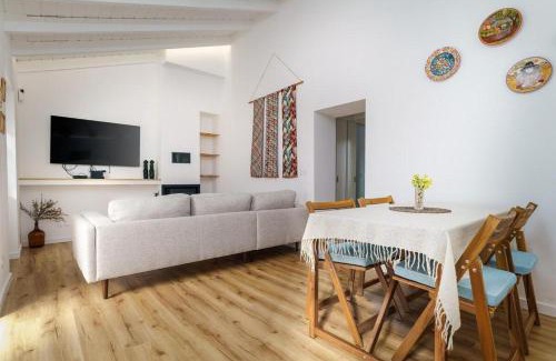 Aljezur House | Cottage in Aljezur- 2 bed ensuite-Casinha da Ivone
