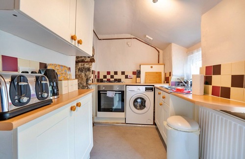 Peak District National Park Apartment | Cottage in Bradwell near Peak Cavern