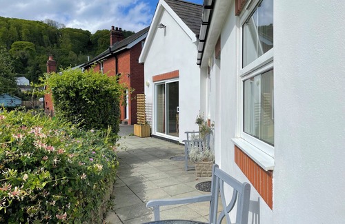 Borth Cottage | Cottage In Dôl Y Bont, Near Aberystwyth, Ceredigion, Wales.