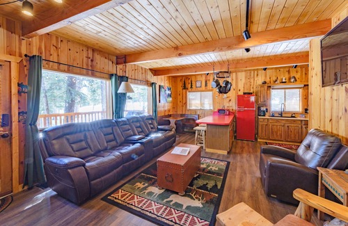 Meadow View Heights Cabin | Cottage in Duck Creek Village! 3 bedrooms near Zion , Bryce Canyon & Brian Head