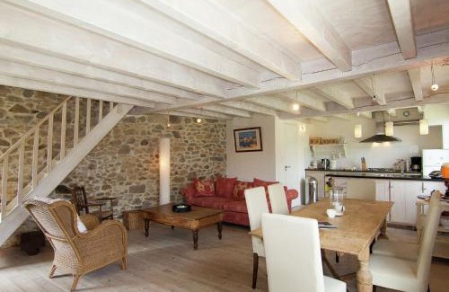 Roussines House | Cottage in France with Private Terrace