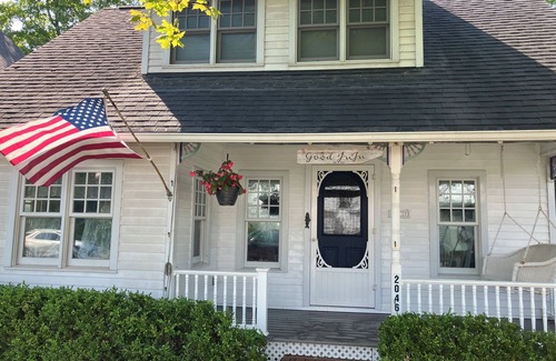Bay View Cottage | Cottage in historic Bay View close to waterfront & walking trails