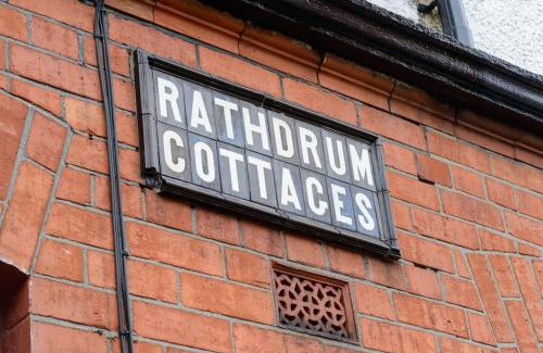 Queens Quarter House | Cottage in the City The Wolff Rathdrum Cottages