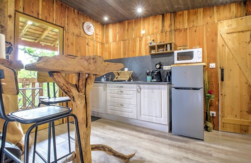 Saint-Remy House | Cottage 'La Cabane De Gardelac' with Private Terrace, Private Garden and Balcony