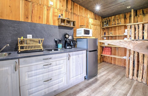 Saint-Remy House | Cottage 'La Cabane De Gardelac' with Private Terrace, Private Garden and Balcony