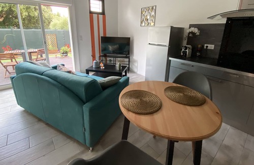 Lancon-Provence Apartment | Cottage La Pinède in Provence