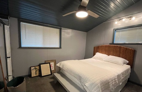 Bloomingdale Cottage | Cottage on inlet with waterfront footage and access to North & South Scott Lake!