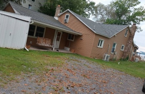 Town of Varick Cottage | Cottage on Seneca Lake with Private Dock