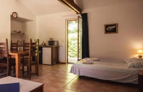 Vezac House | Cottage on small estate with swimming pool