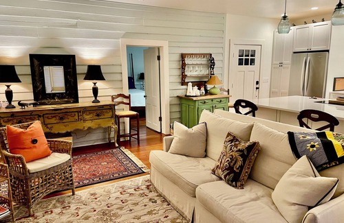 Milton Cottage | "Cottage on the Hill" nMilton, NC n2.1 miles to VIR