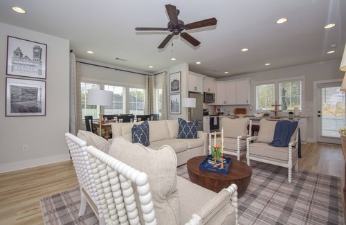 Auburn House | Cottage on the Plains - In Auburn Off of Shug Jordan, sleeps 8!