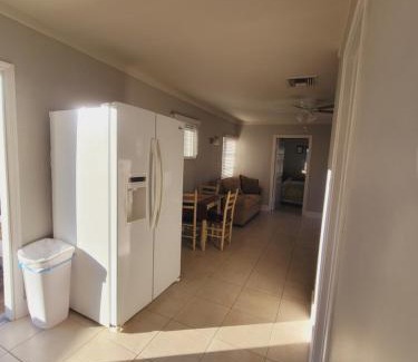 Laurel House | Cottage on Walking Distance To Nokomis Beach