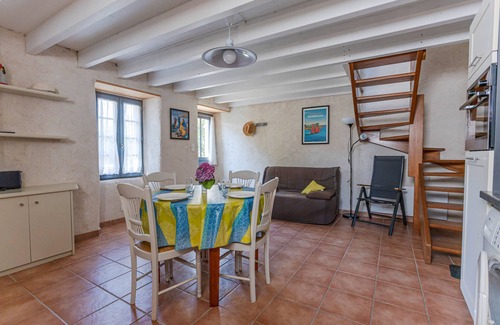 Theix-Noyalo House | Cottage 'Petit Gite Confortable Dans Village' with Private Terrace, Shared Garden and Wi-Fi