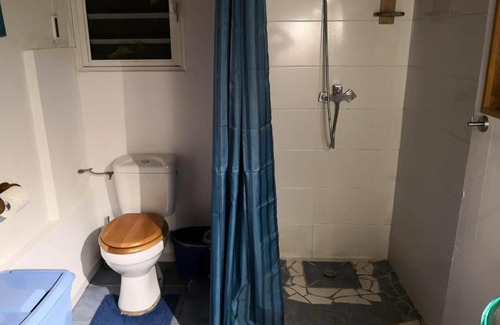 Bas Vent House | Cottage piscine, 3 chambres, 5 min plage, BBQ