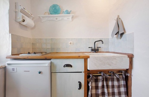 Korithi Cottage | Cottage 'Sira Stonehouse Ll' with Sea View, Wi-Fi and Air Conditioning