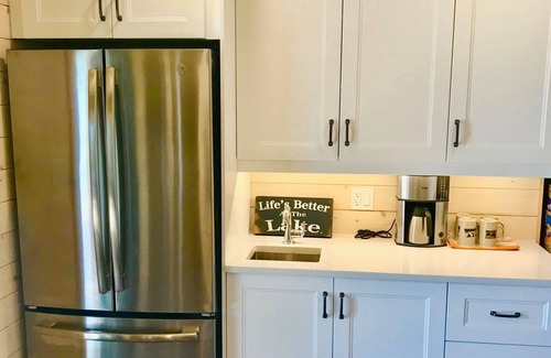 Trent Lakes Cottage | Cottage & Sleeping Bunkies on Stunning Salmon Lake