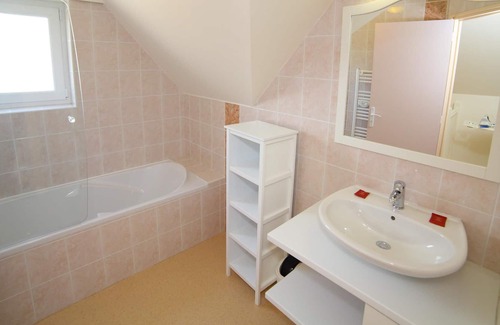 Saint-Evarzec Cottage | Cottage-Standard-Ensuite-Park view