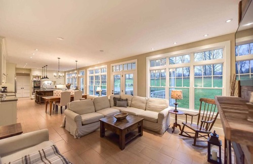 Oro-Medonte Other | cottage style home with the immunities near to city and nature