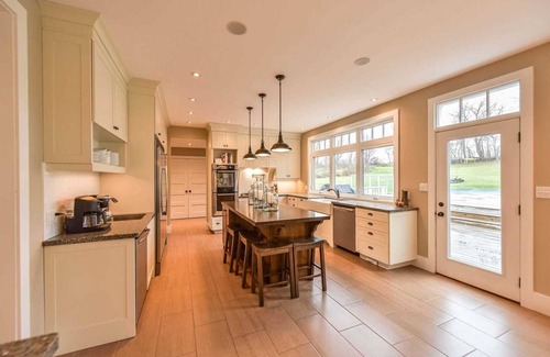 Oro-Medonte Other | cottage style home with the immunities near to city and nature