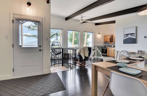 Baie-St-Paul House | Cottage with water view and hot tub - Le pin blanc