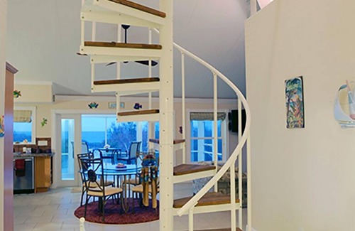 Rainbow Bay House | Cotton & Coconuts home 3 bedrooms 2 1/2 bath with ocean views