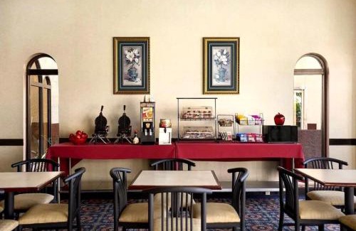 Pooler Hotel | Cottonwood Suites Savannah Hotel & Conference Center