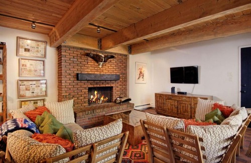 Aspen House | Cottonwoods Unit 1C, Downtown Condo with Upgraded Kitchen & Bathrooms