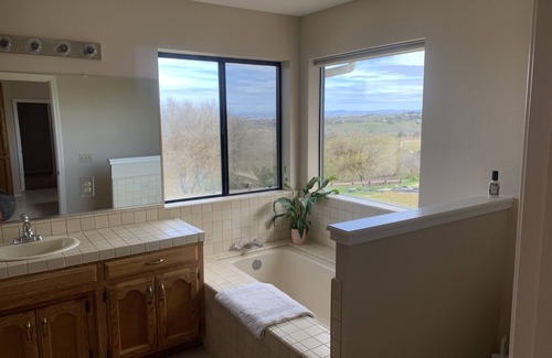 Paso Robles House | Cougar Ridge- 10 Acre Outdoor Oasis with Panoramic Views, Pool, Spa and Bocce