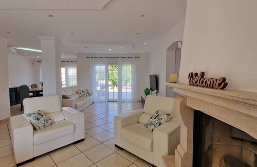 Silves Villa | Country House "Villa Monte Branco" with Mountain View, Private Pool & Wi-Fi