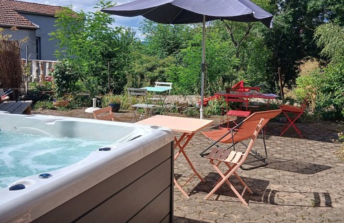 Saint-Christophe-dʼAllier House | Country House 'Nature Bien-être' with Mountain View, Shared Terrace and Private Garden